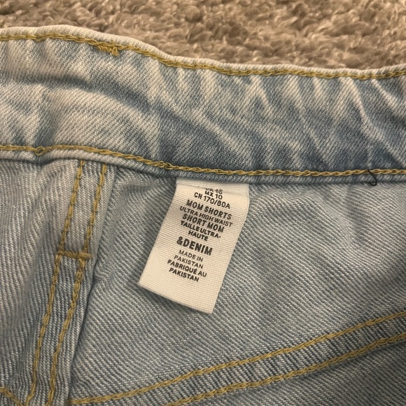 H&M Distressed Denim Light Wash Mom Shorts 10 - Picture 2 of 3